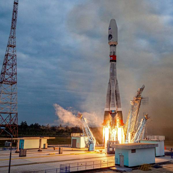 Die russische Raumsonde „Luna-25“ startet mithilfe einer Sojus-Rakete vom Weltraumbahnhof Wostotschny im Osten Russlands. Kurz vor dem Mond gibt es offenbar einen Zwischenfall.