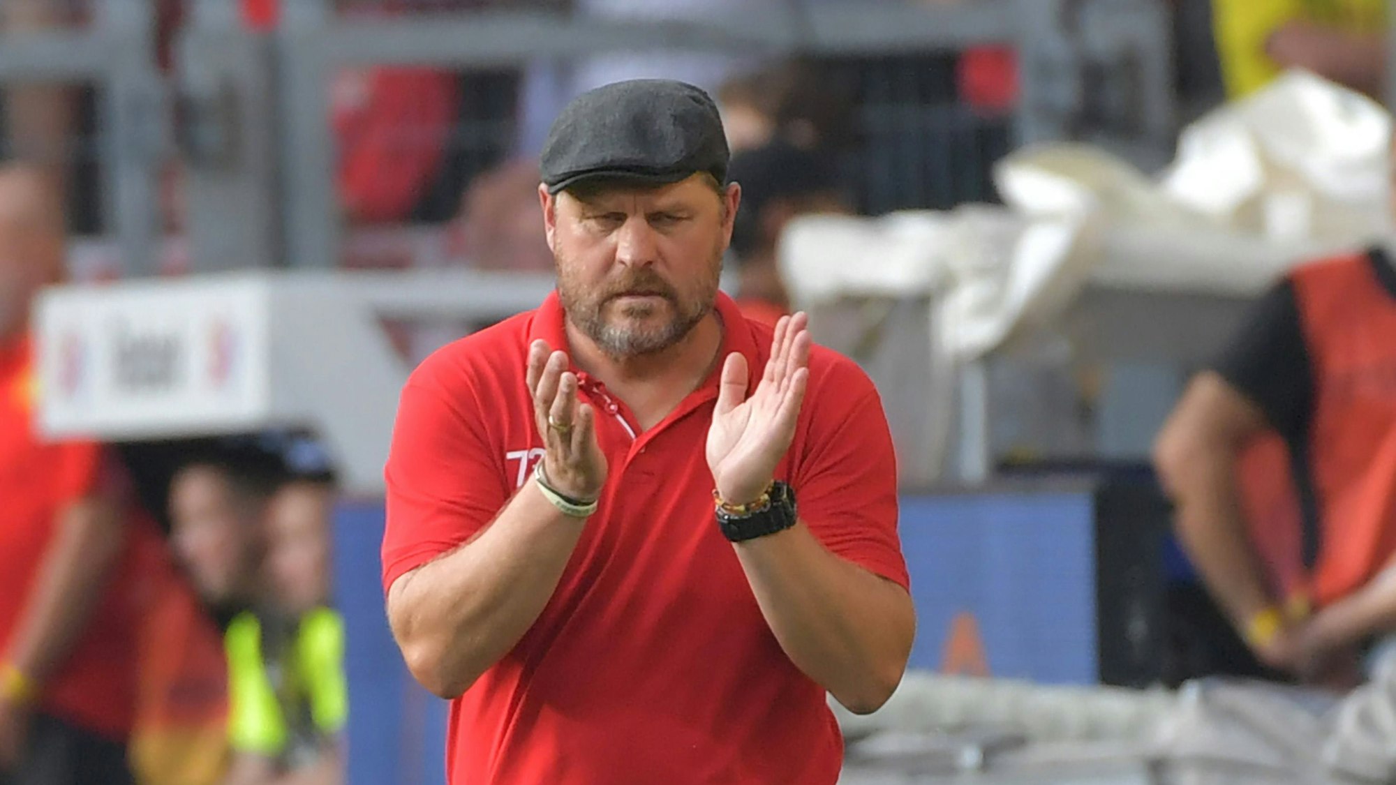 Steffen Baumgart klatscht in Dortmund in die Hände