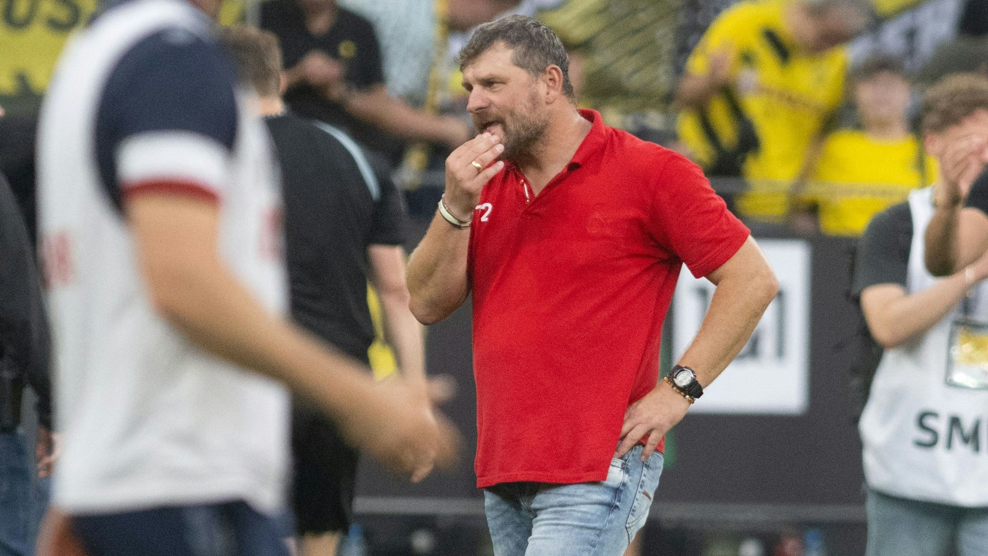 Steffen Baumgart musste am Samstag damit umgehen, dass auch eine hervorragende Leistung nicht gereicht hatte, um mit Köln in Dortmund zu punkten.