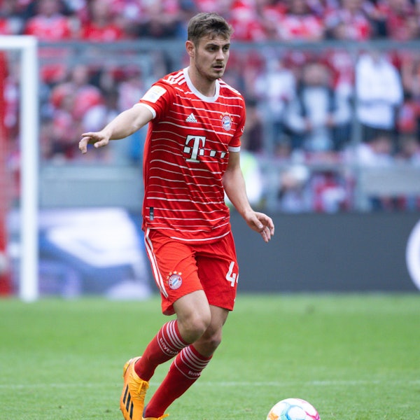 Josip Stanisic von München soll vor einem Wechsel nach Leverkusen stehen.