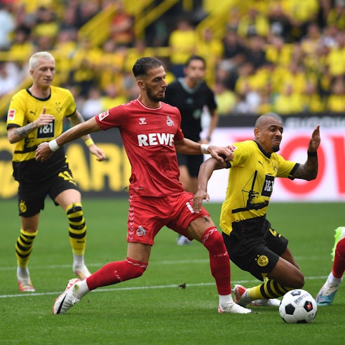 Jeff Chabot und Leart Paqarada hatten den Torschützen Donyell Malen meist im Griff.