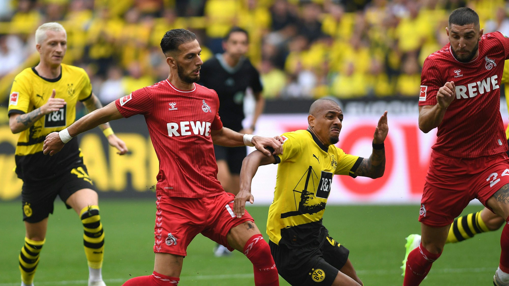 Jeff Chabot und Leart Paqarada hatten den Torschützen Donyell Malen meist im Griff.