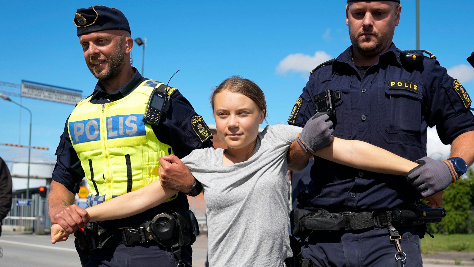 Klimaaktivistin Greta Thunberg und weitere Aktivisten hatten im Juni Tankwagen im Hafen von Malmö blockiert und sich geweigert, die Straße freizugeben.