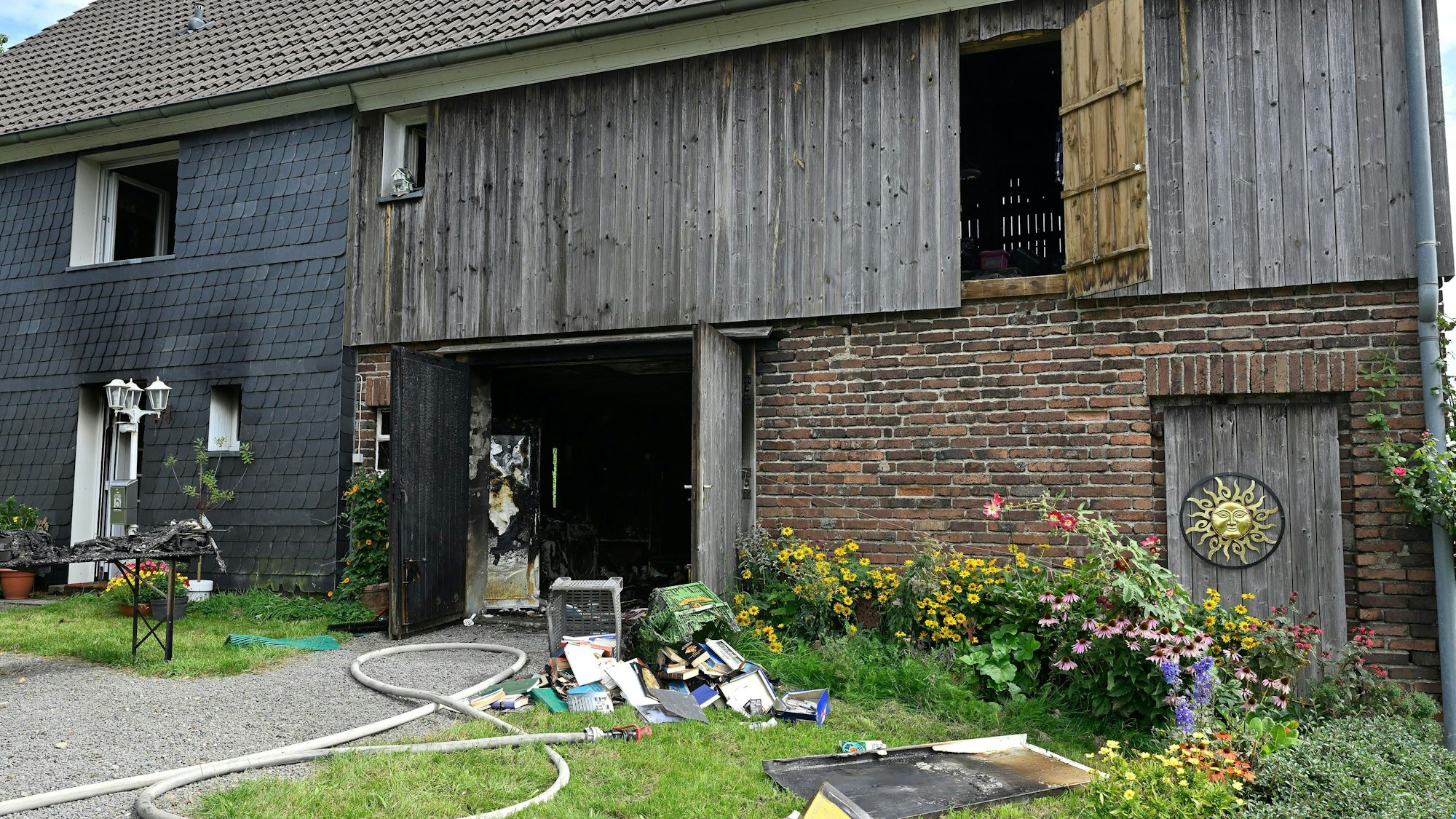 Ein Anbau eines Fachwerkhauses aus dem 17. Jahrhundert stand in Flammen.