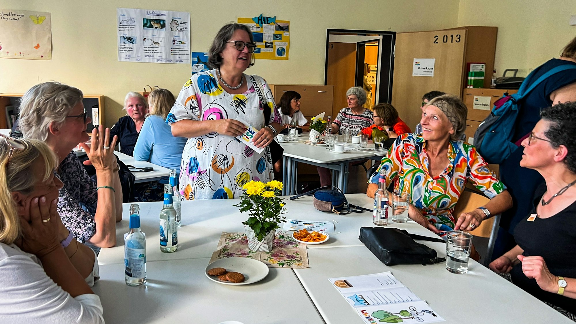 Im Ehemaligen-Café treffen sich (von links) Ulla Daly, Christiane Böckmann, Andrea Wolf, Gabi Siebert und Ina Schulten