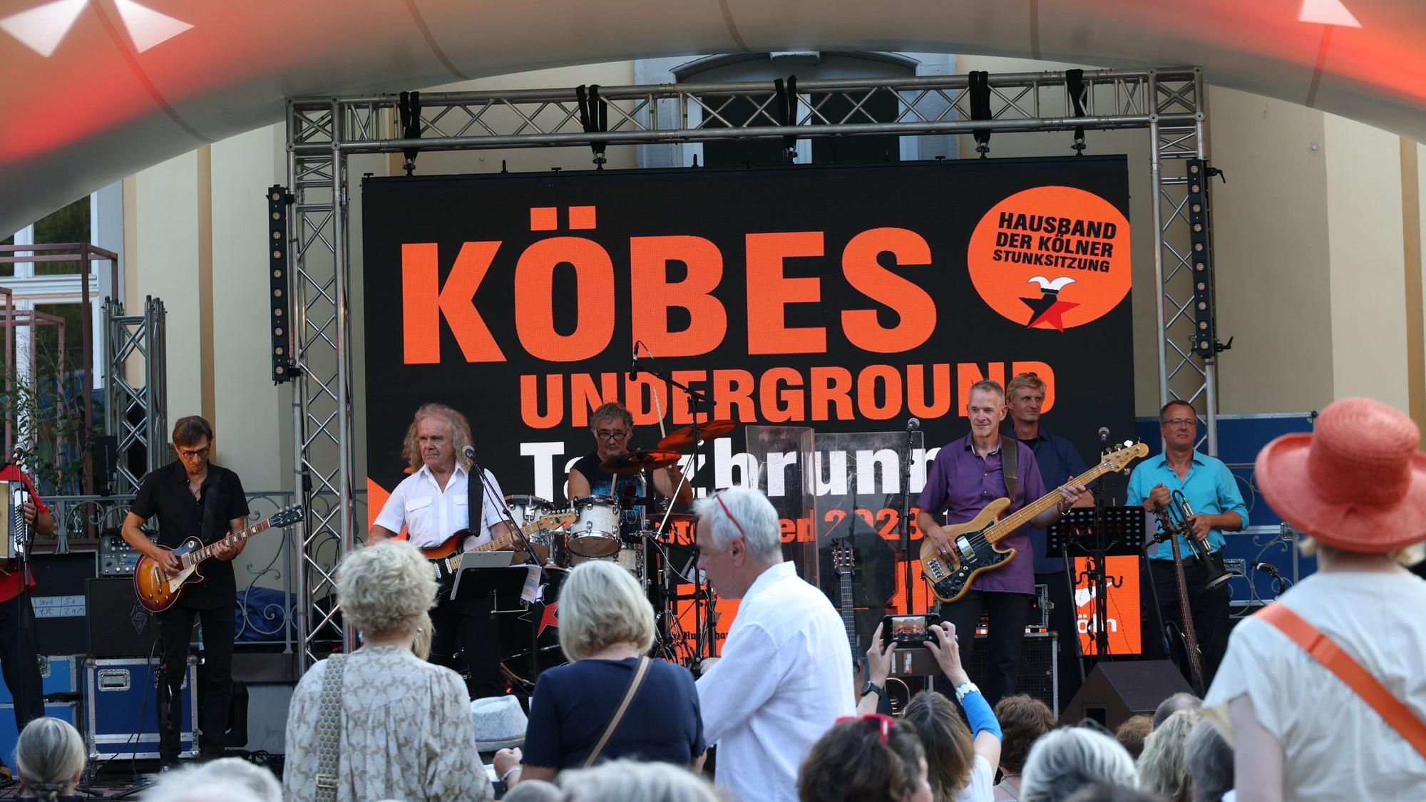 Köbes Underground lockte rund 800 Menschen in den Schlosspark von Morsbroich in Leverkusen.