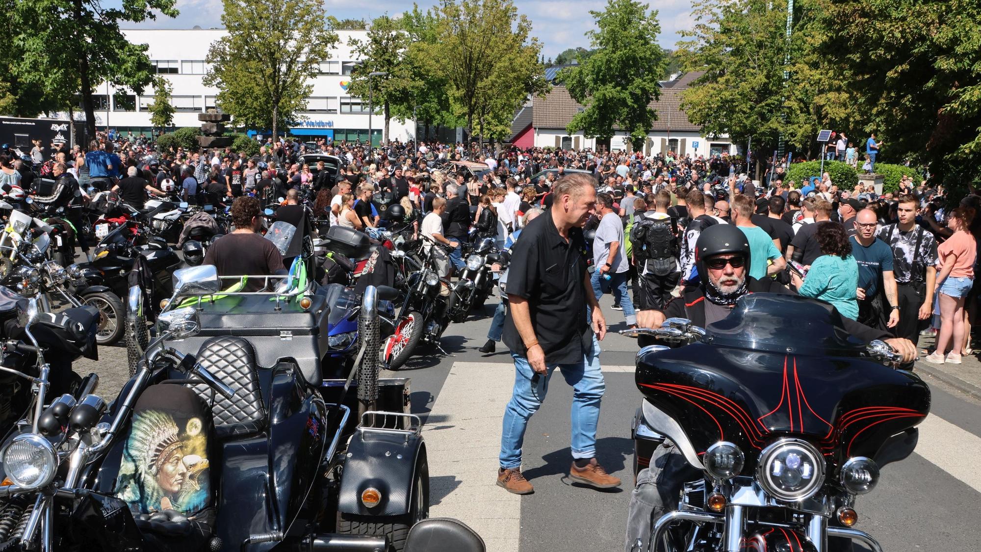 Motorradkorso für Joana