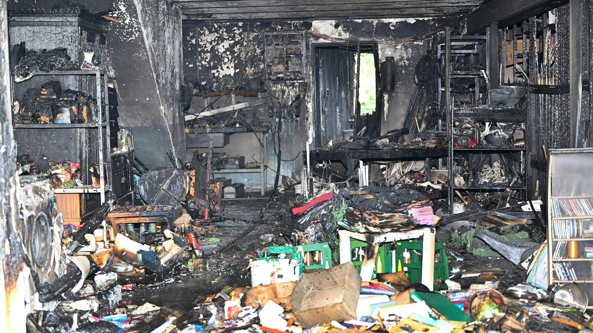 Ein Raum brannte in dem Ausbau komplett aus.