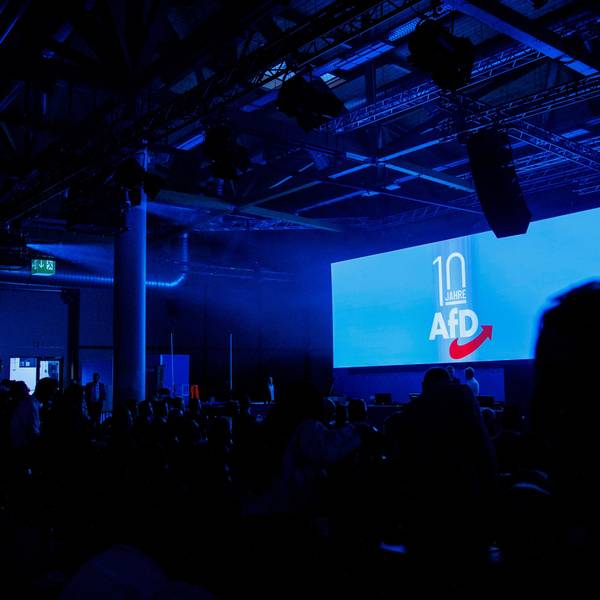 Präsentation eines Films zu sehen bei der Abendveranstaltung anlässlich der 10-jährigen Jahrestages der Parteigründung bei dem AfD-Bundesparteitag in der Magdeburger Messe. (Symbolbild)