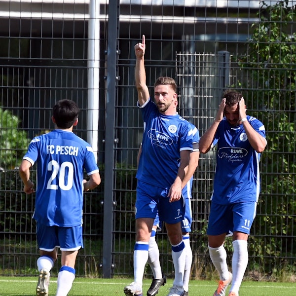 20.08.2023, Fussball-Deuitz 05 - FC Pesch
mitte: Torschütze Marcel Dawidowski zum 2:1 für Pesch
Foto: Uli Herhaus
