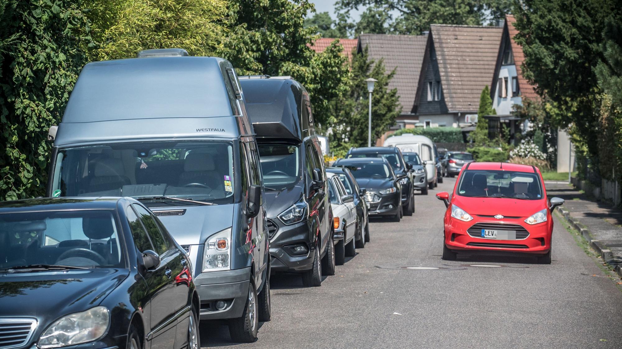Wohnmobile parken im öffentlichen Raum: zum Beispiel in der Waldsiedlung.