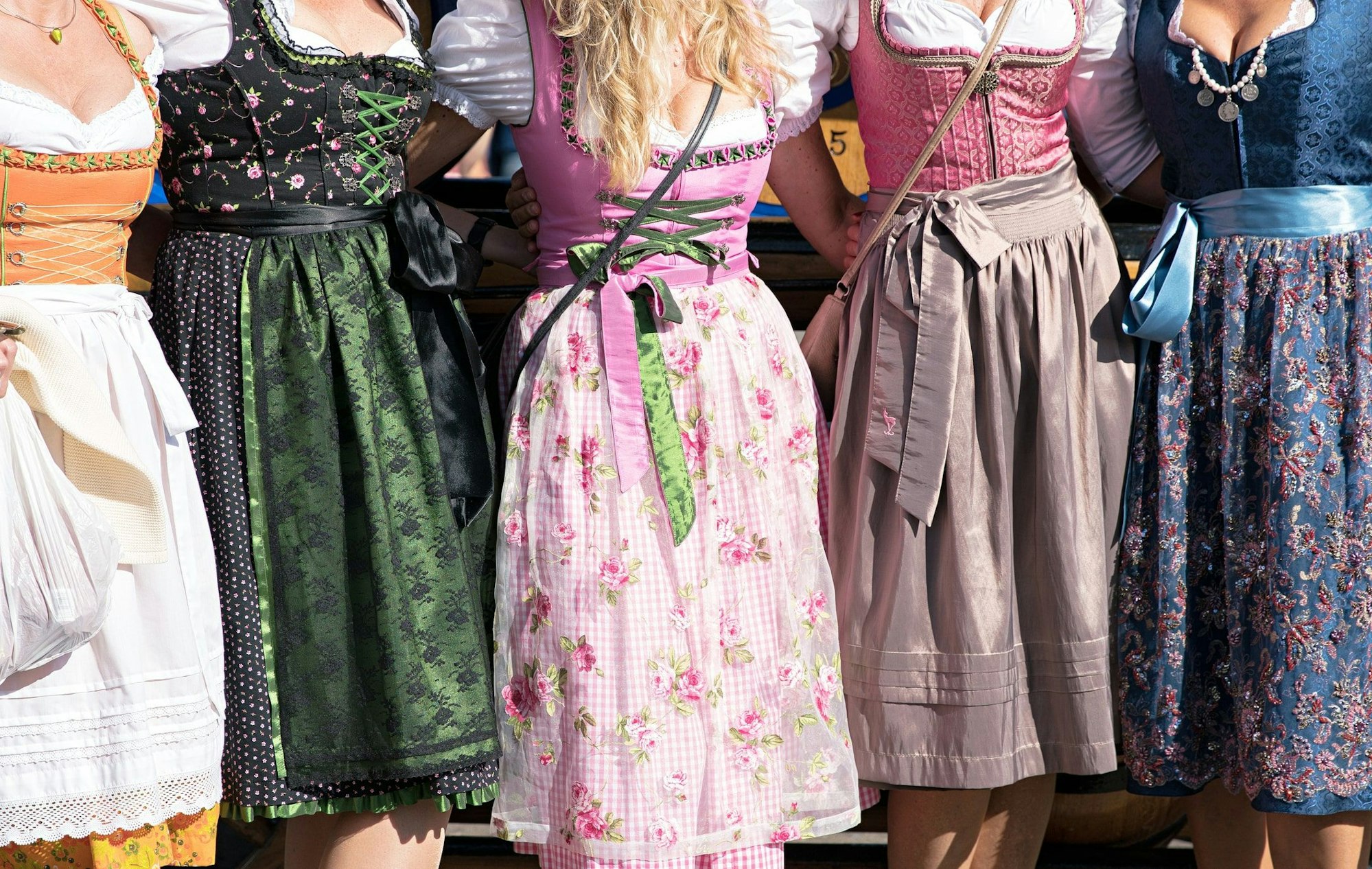 Frauen in Dirndl.