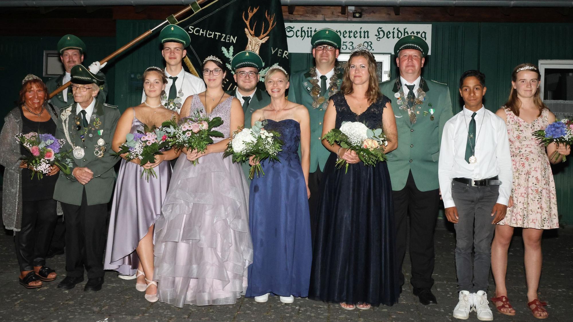 Nach der Krönung beim Schützenfest in Heidberg.