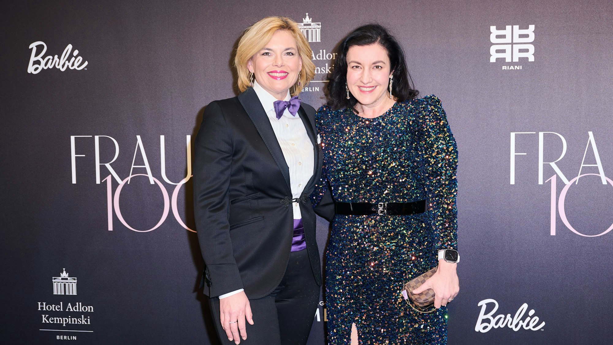 Die Unions-Politikerinnen Julia Klöckner (l, CDU) und Dorothee Bär (CDU/CSU) Ende Januar bei einem Event der Reihe „Frauen100“ in Berlin.