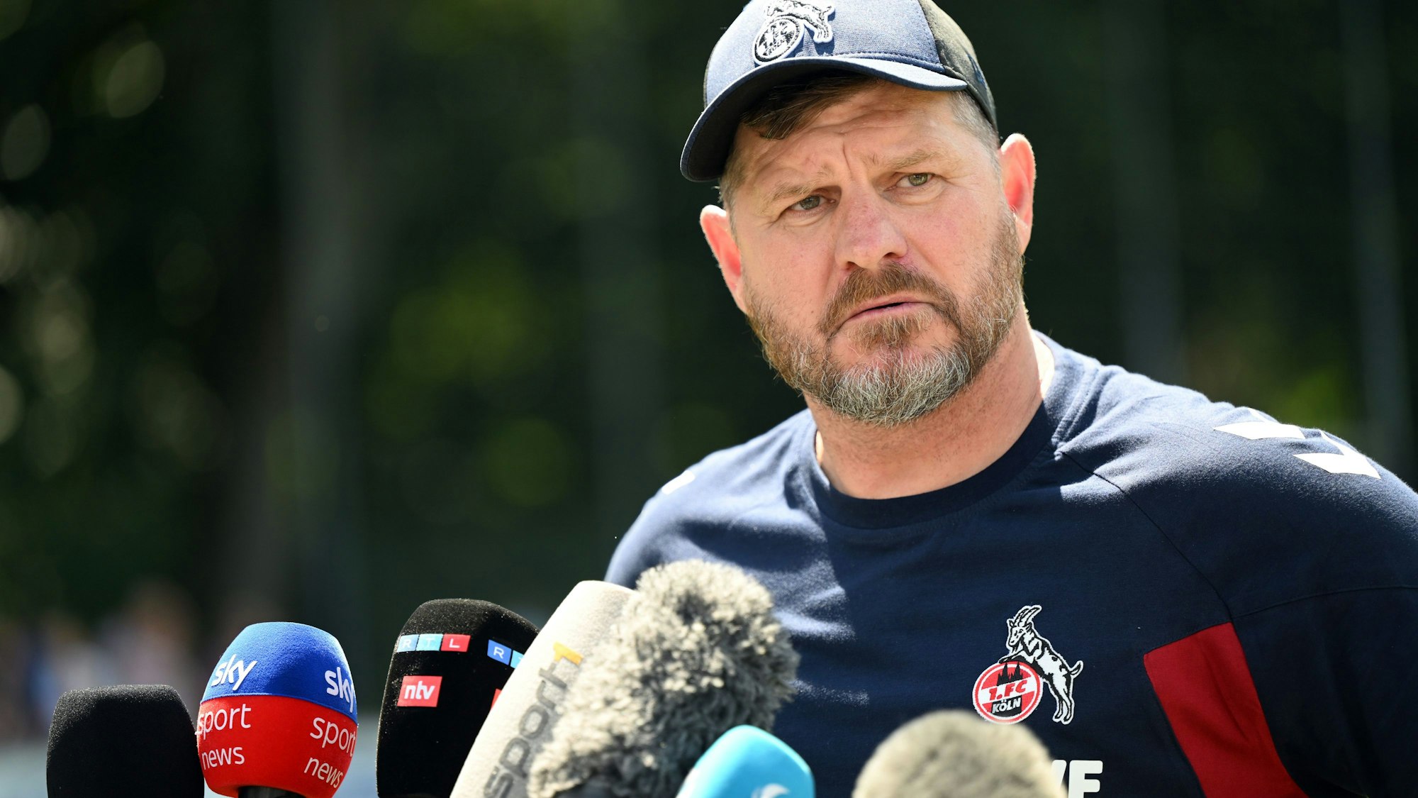 Kölns Trainer Steffen Baumgart sieht die Reform im deutschen Nachwuchsfußball kritisch.