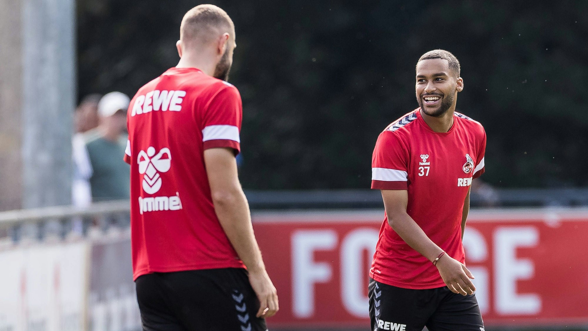 Zurück im Kölner Team-Training: Linton Maina (r.)