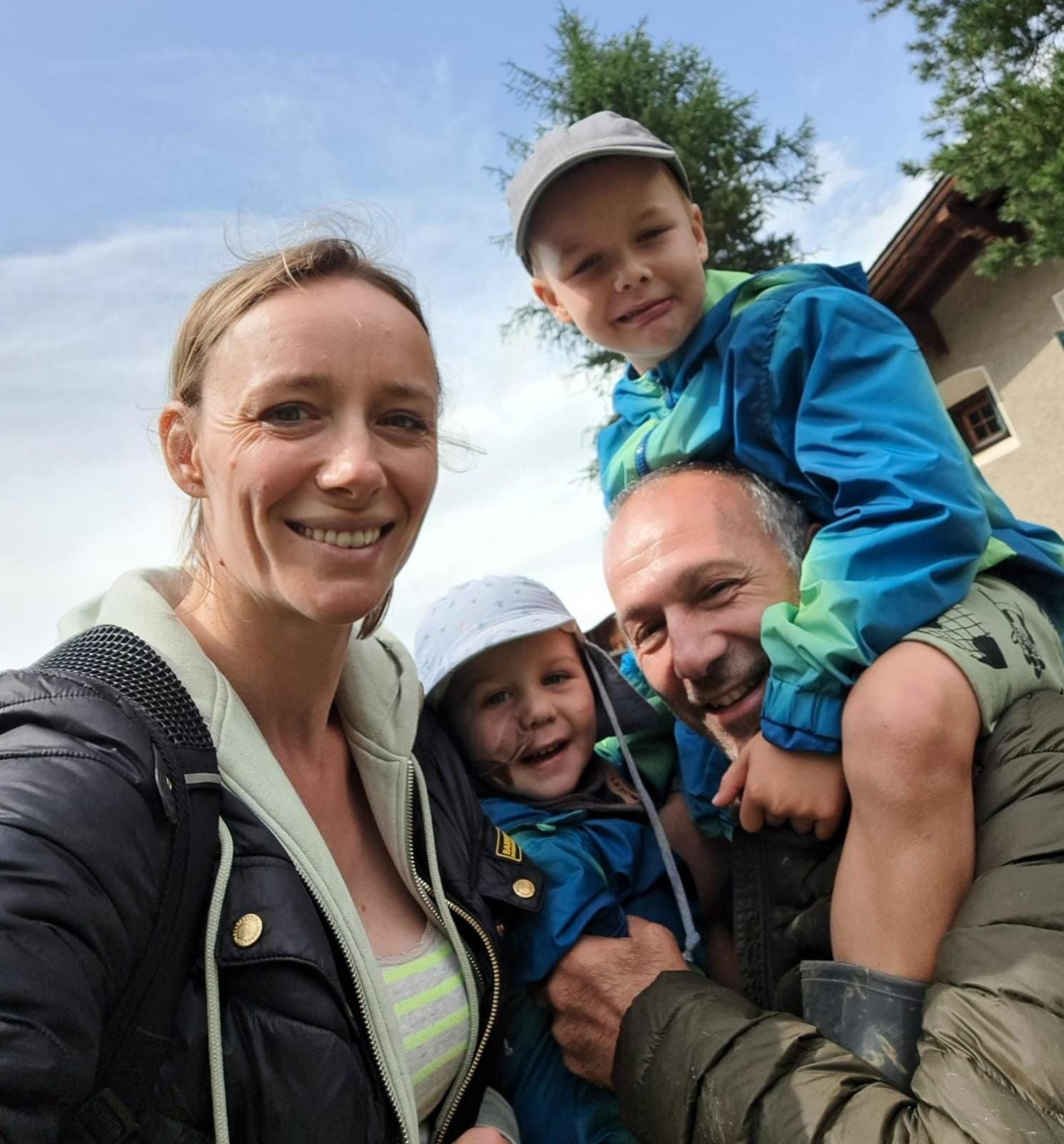 Porträt von Eva-Maria Kütting, Söhnen Francesco und Paul, Vater Vito Ciulla