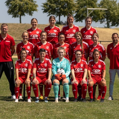 Das Bild zeigt die Frauenmannschaft des TuS Zülpich.