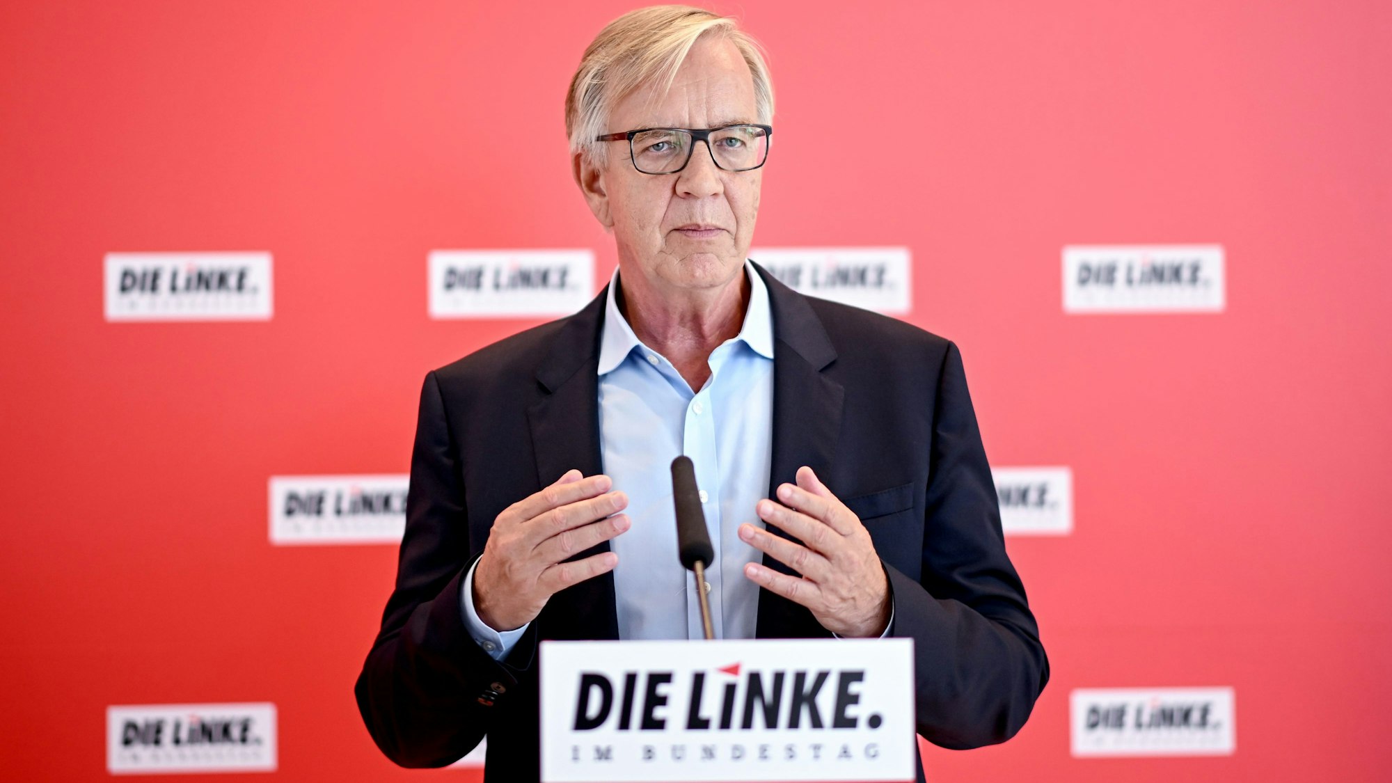 16.08.2023, Berlin: Dietmar Bartsch, Fraktionsvorsitzender der Partei Die Linke gibt ein Statement.
