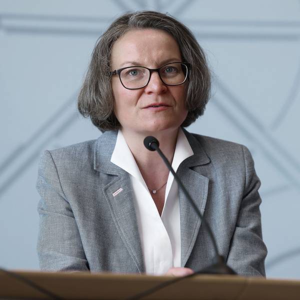 Ina Scharrenbach (CDU), Kommunalministerin von Nordrhein-Westfalen bei einer Pressekonferenz