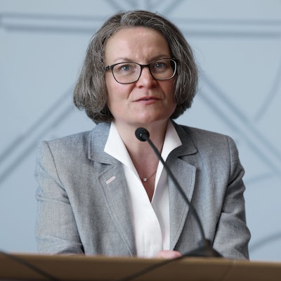 Ina Scharrenbach (CDU), Kommunalministerin von Nordrhein-Westfalen bei einer Pressekonferenz