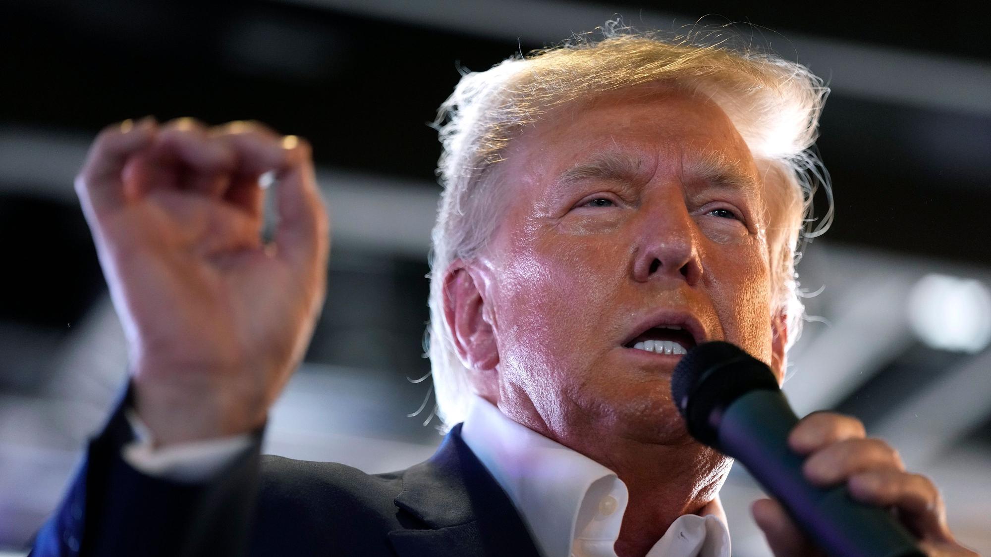 Donald Trump sieht sich mit vier Anklagen konfrontiert.