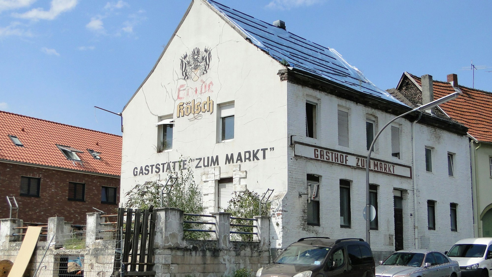 Blick auf die Hausfassade des Lokals