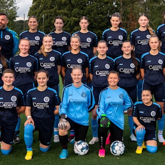 Das Bild zeigt die Frauenmannschaft des VfL Kommern.