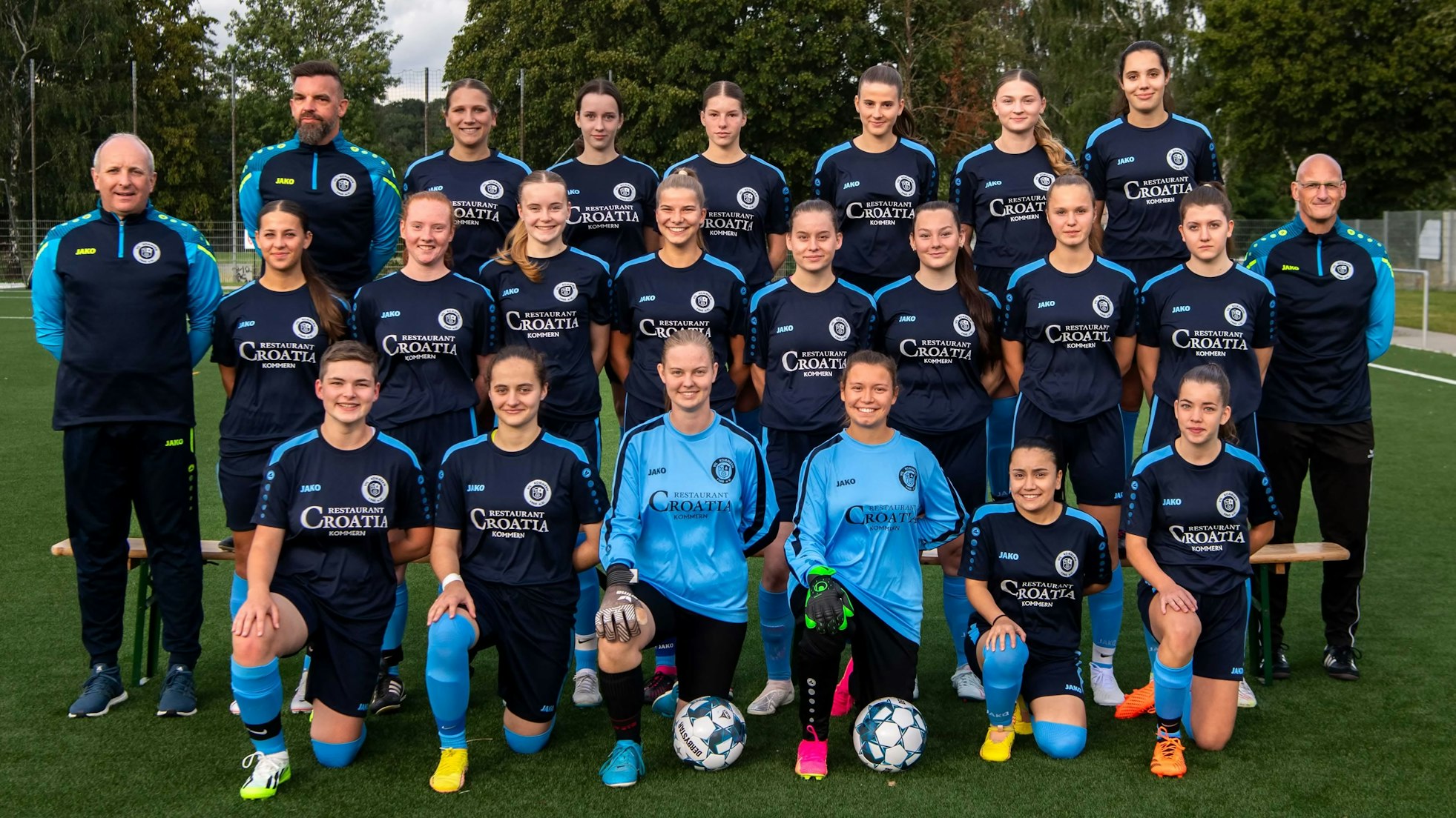 Das Bild zeigt die Frauenmannschaft des VfL Kommern.