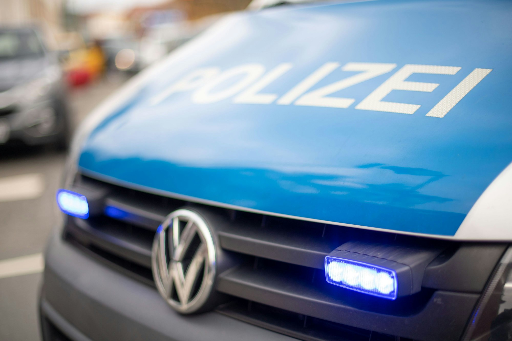 Das Bild zeigt einen Polizeiwagen.