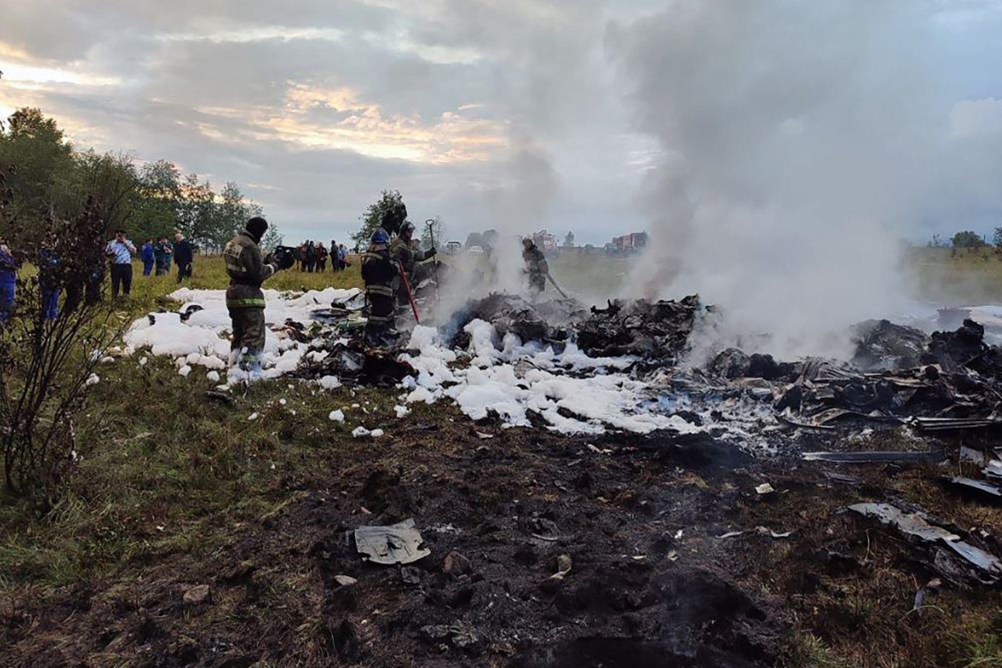 Ein Foto der russischen Behörden zeigt Trümmer auf einem Feld in der Region Twer. In dem abgestürzten Privatjet soll sich Jewgeni Prigoschin befunden haben.