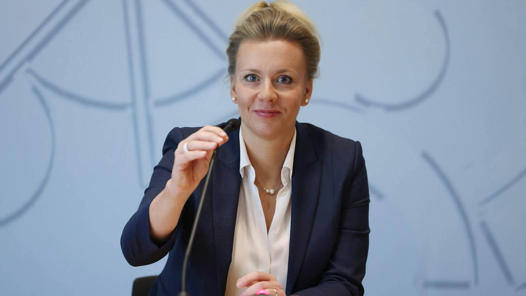 Ina Brandes (CDU), Wissenschaftsministerin von Nordrhein-Westfalen, bei einer Pressekonferenz