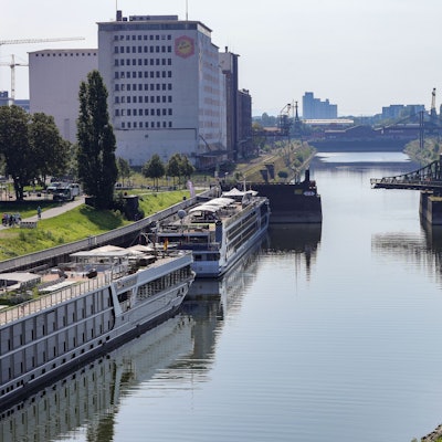 So sieht der Deutzer Hafen aktuell aus, bis 2035 soll er zum neuen Wohn- und Arbeitsviertel werden.