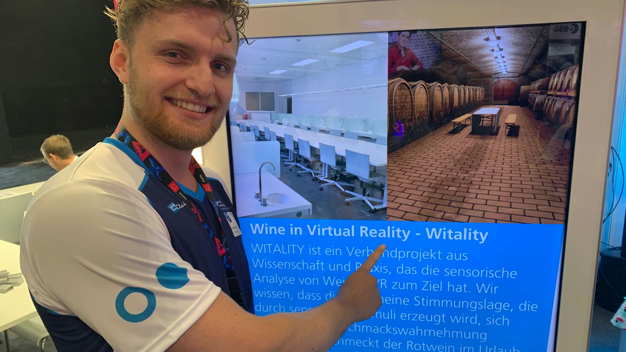 Zwei Bilder sind zu sehen. Ein nüchterner Testraum. Daneben ist ein uriger Weinkeller zu sehen. Im Testraum wurde Wein getrunken, die Tester hatten dabei eine VR-Brille an und sahen den urigen Weinkeller.