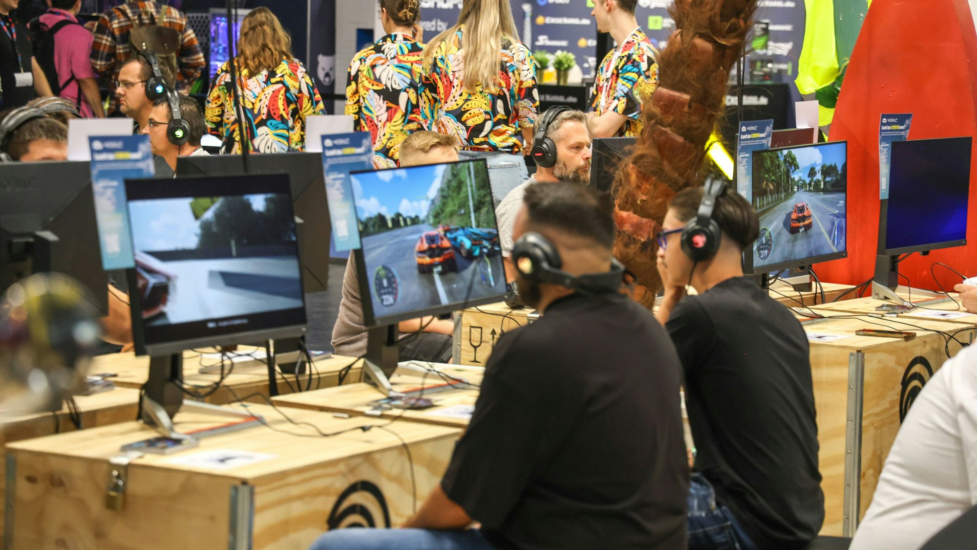 gamescom 2023 DEU, Deutschland, Nordrhein-Westfalen, Köln, 23.08.2023: gamescom, die weltweit größte Messe für Computer- und Videospiele, Messestand Ubisoft The Crew, Motorfest *** gamescom 2023 DEU, Germany, North Rhine Westphalia, Cologne, 23 08 2023 gamescom, the worlds largest trade fair for computer and video games, exhibition stand Ubisoft The Crew, Motorfest...