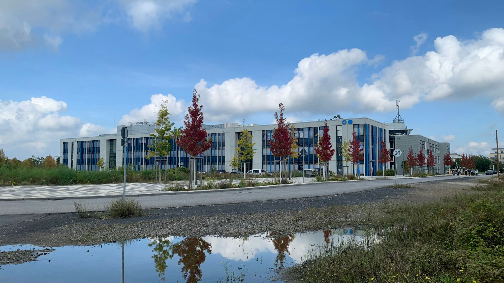Das Gebäude der Hochschule Bonn-Rhein-Sieg von außen.