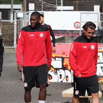 SC Fortuna Köln , 4.Liga, Training, Trainingsgast Anthony Modeste, links: Fortuna-Trainer Markus von Ahlen, 09.08.2023, Bild: Herbert Bucco