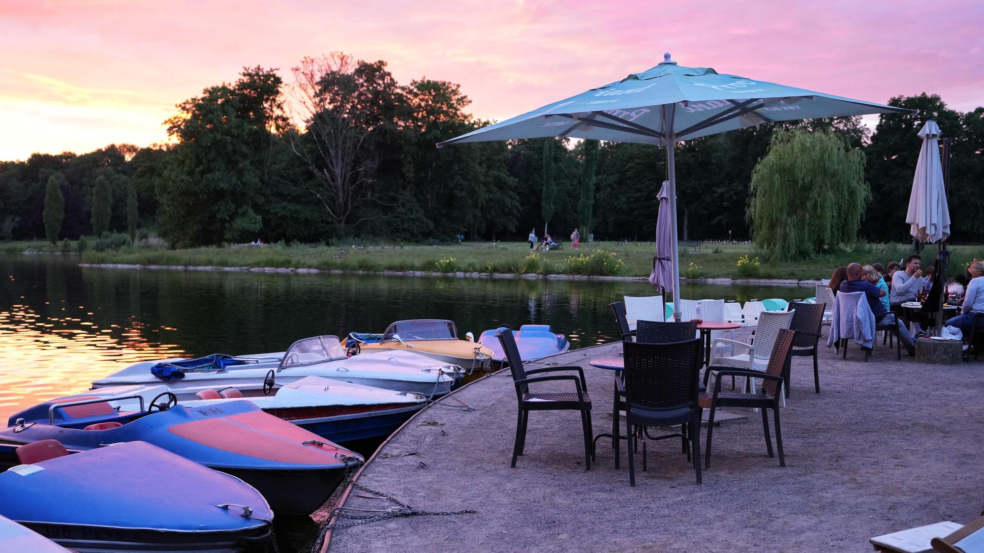 Der Kalscheurer Weiher ist auch zum Sonnenuntergang ein schöner Ort.