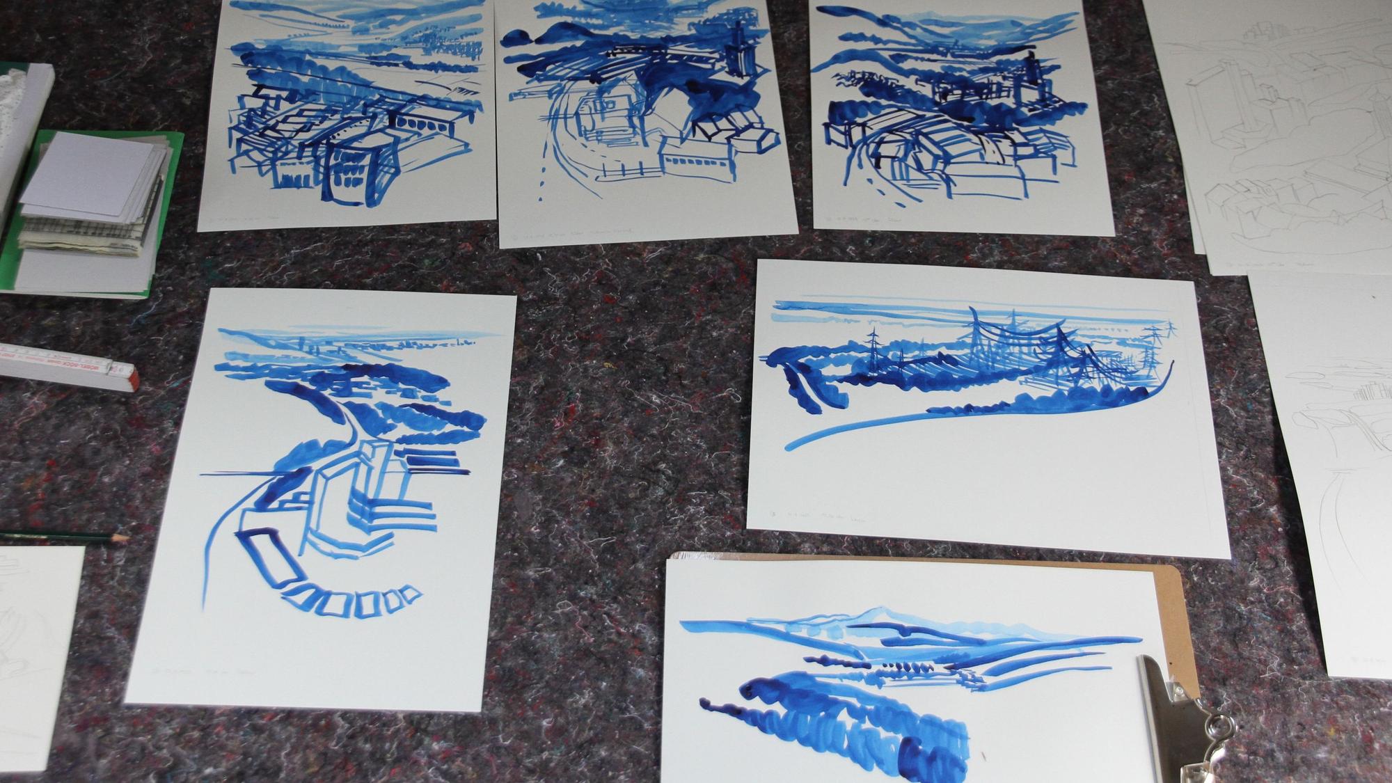 Zeichnungen in blauer Tusche zeigen Landschaften