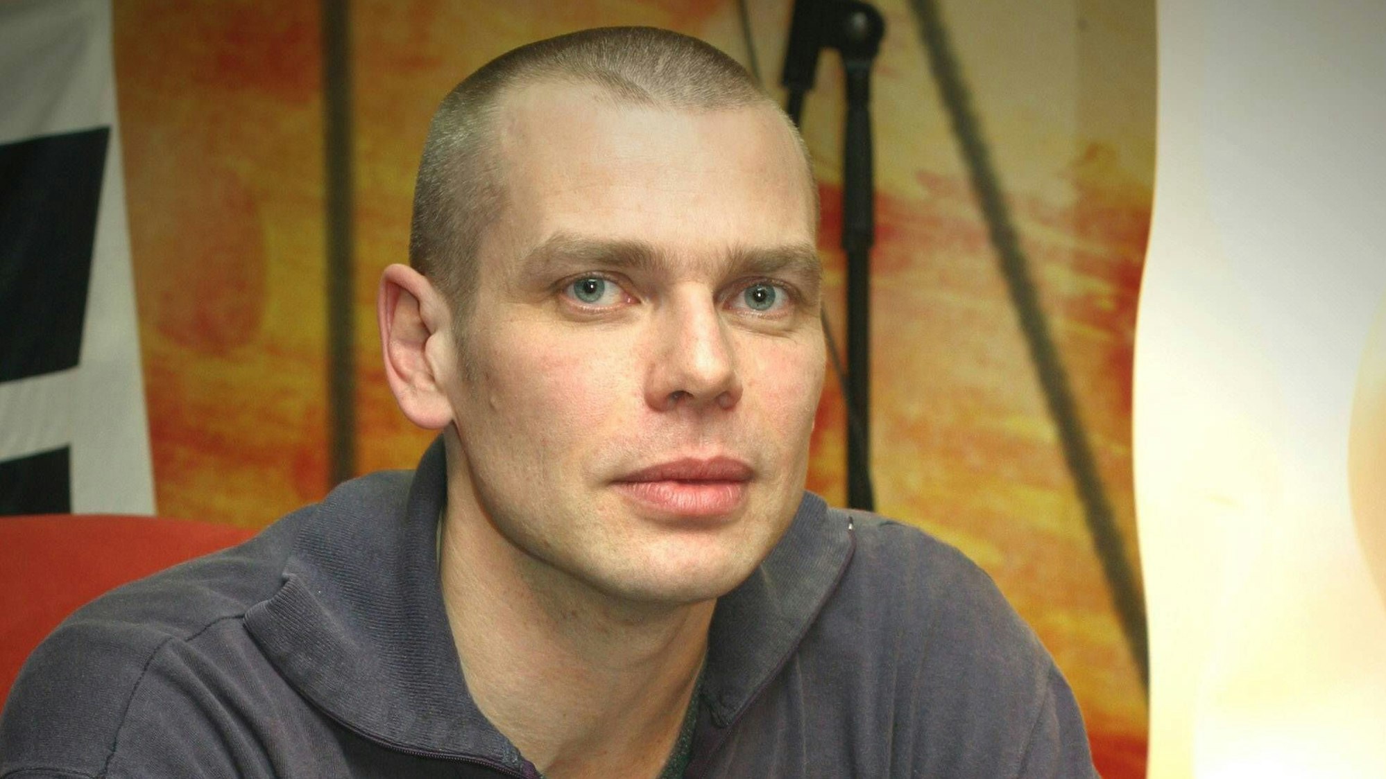 Der Schriftsteller Wolfgang Herrndorf ist am 26. August 2013 im Alter von 48 Jahren gestorben, Autor Wolfgang Herrndprf zu Gast in der Radiosendung "Lauschangriff Klubbing" (Eins Live, WDR) las er aus seinem Roman "In Plüschgewittern".