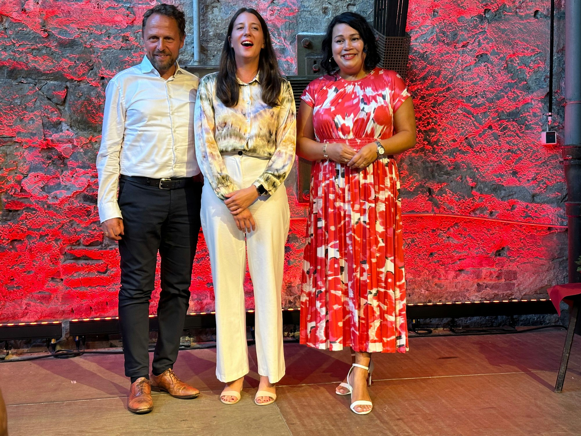 Die Redner: Oberbürgermeister Uwe Richrath, Lena Teschlade MdL und Fraktionsvorsitzender Milanie Kreutz.