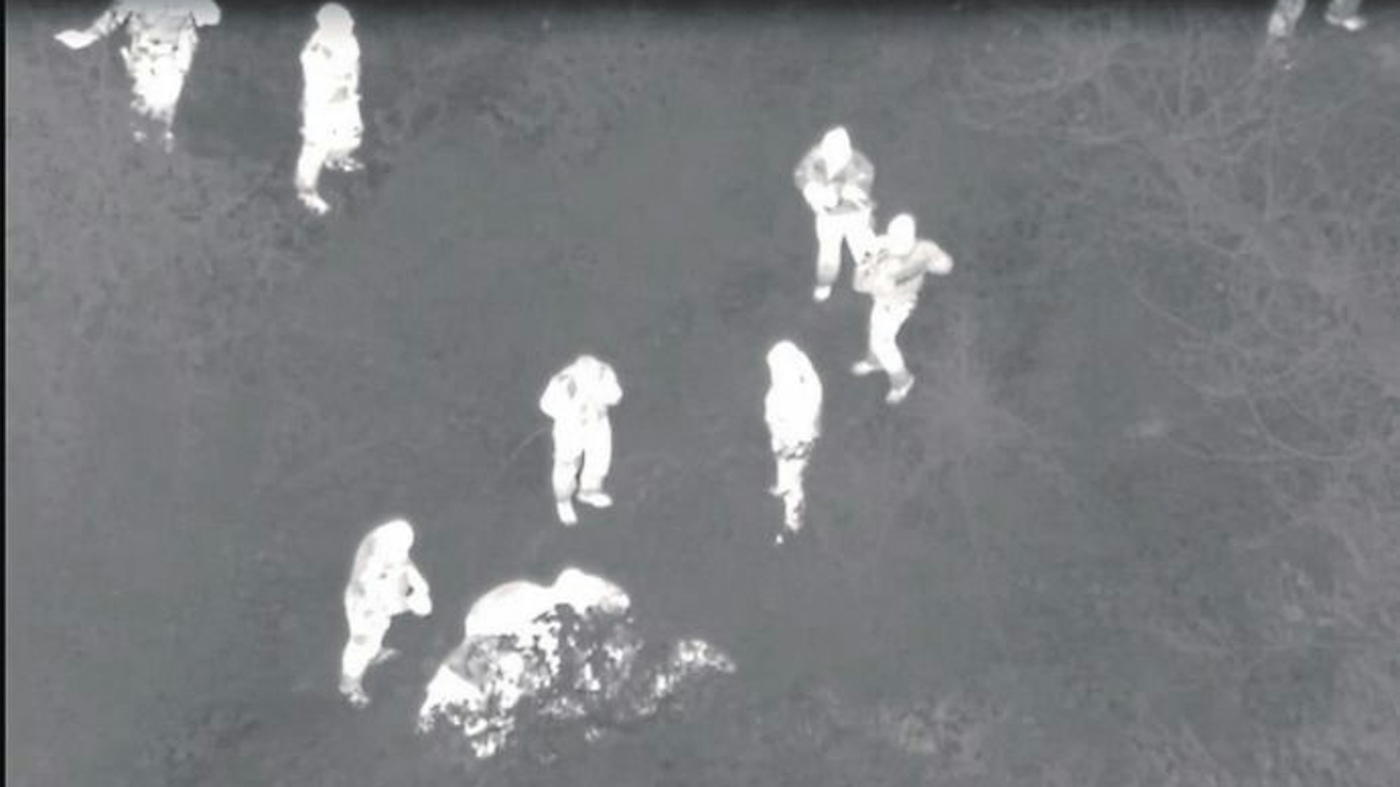 Aufnahme der Wärmebildkamera eines Polizeihubschraubers