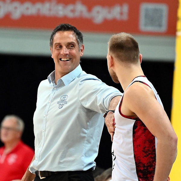 29.04.2023, Basketball-Bayer Giants-VFL Kirchheim
links: Hansi Gnad (Bayer)
rechts: Melvin Jostmann (Bayer)
Foto: Uli Herhaus