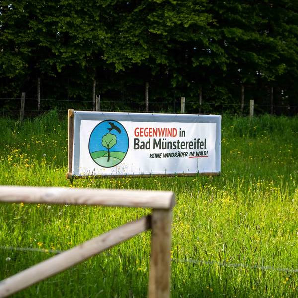 Das Bild zeigt ein Banner der Bürgerinitiative „Gegenwind in Bad Münstereifel“.