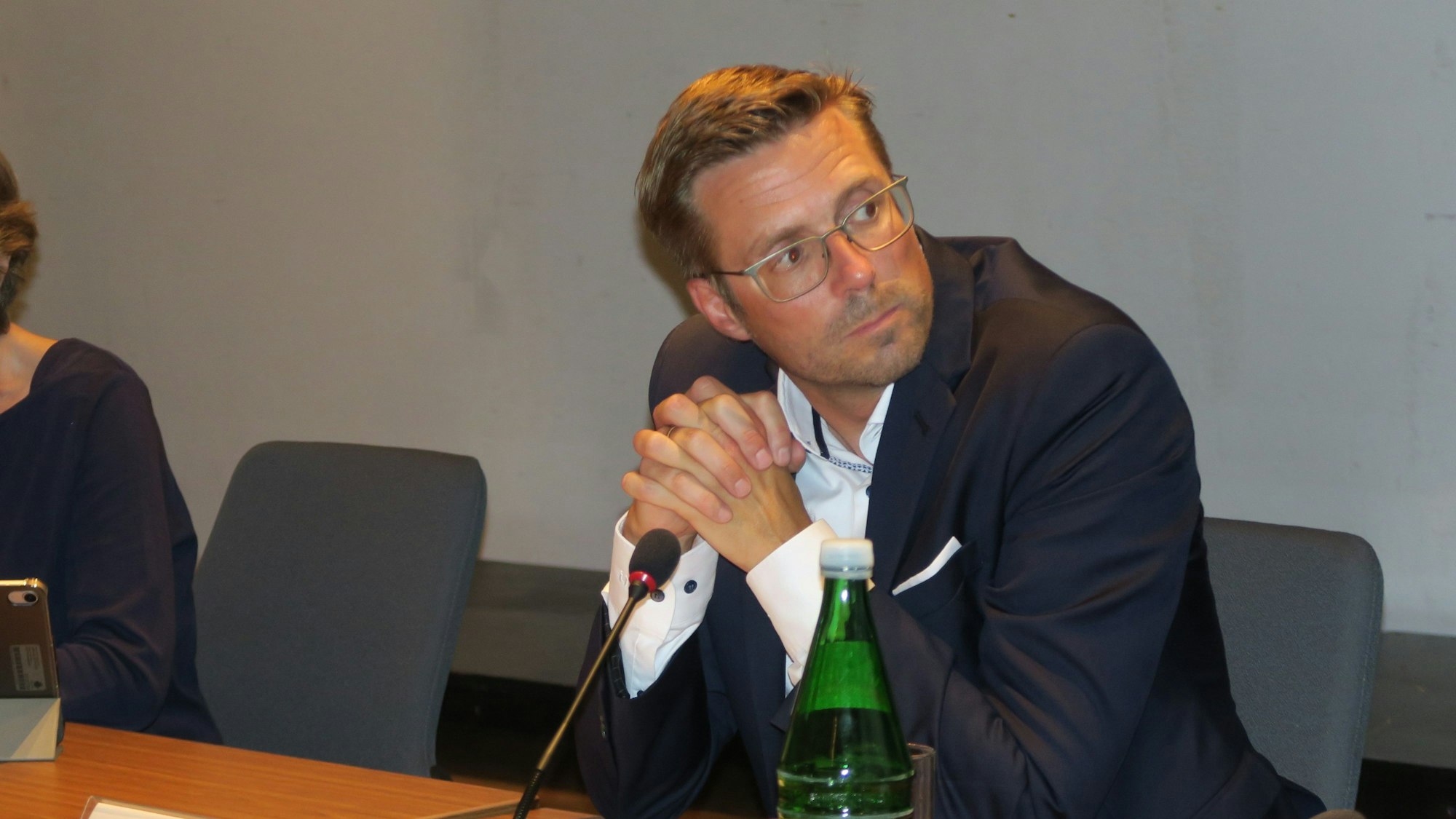 Dezernent Andree Haacks am Mikrofon