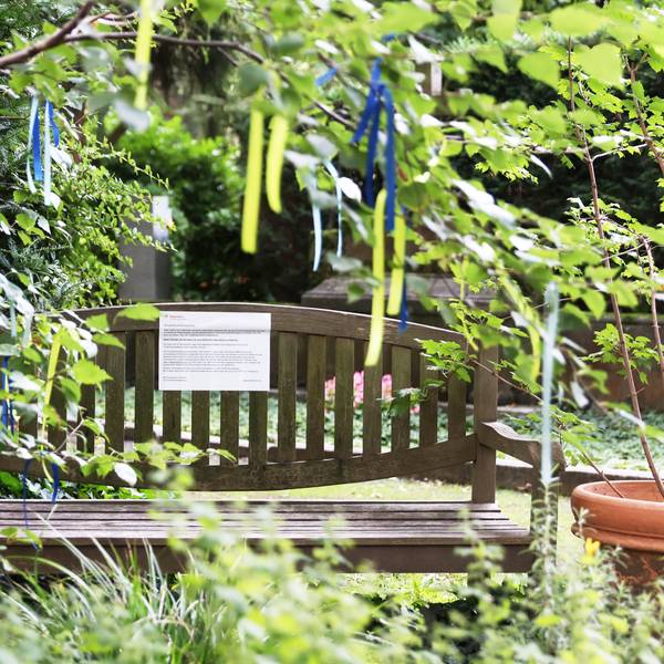 14.08.2023
Köln:
Rund 100 Private Sitzbänke auf dem Melaten Friedhof sollen verschwinden - Betroffene sind schockiert, starten jetzt auch eine Petition.
Foto: Martina Goyert