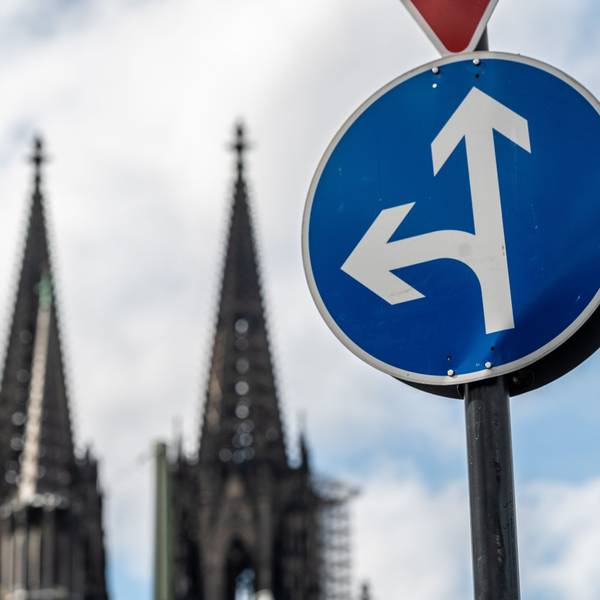 Verkehrsschild am Altstadtufer in Köln