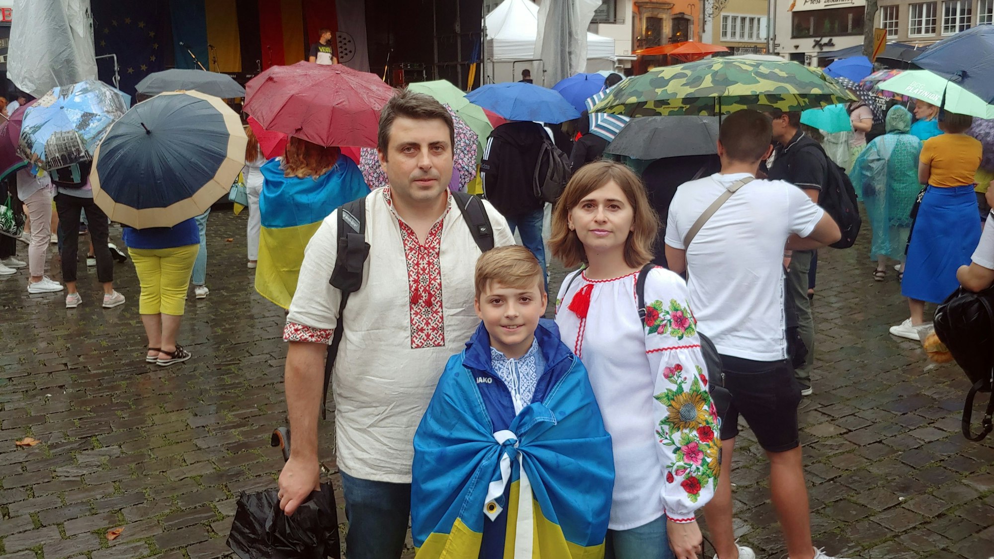 Serhii Mazur mit seiner Familie.