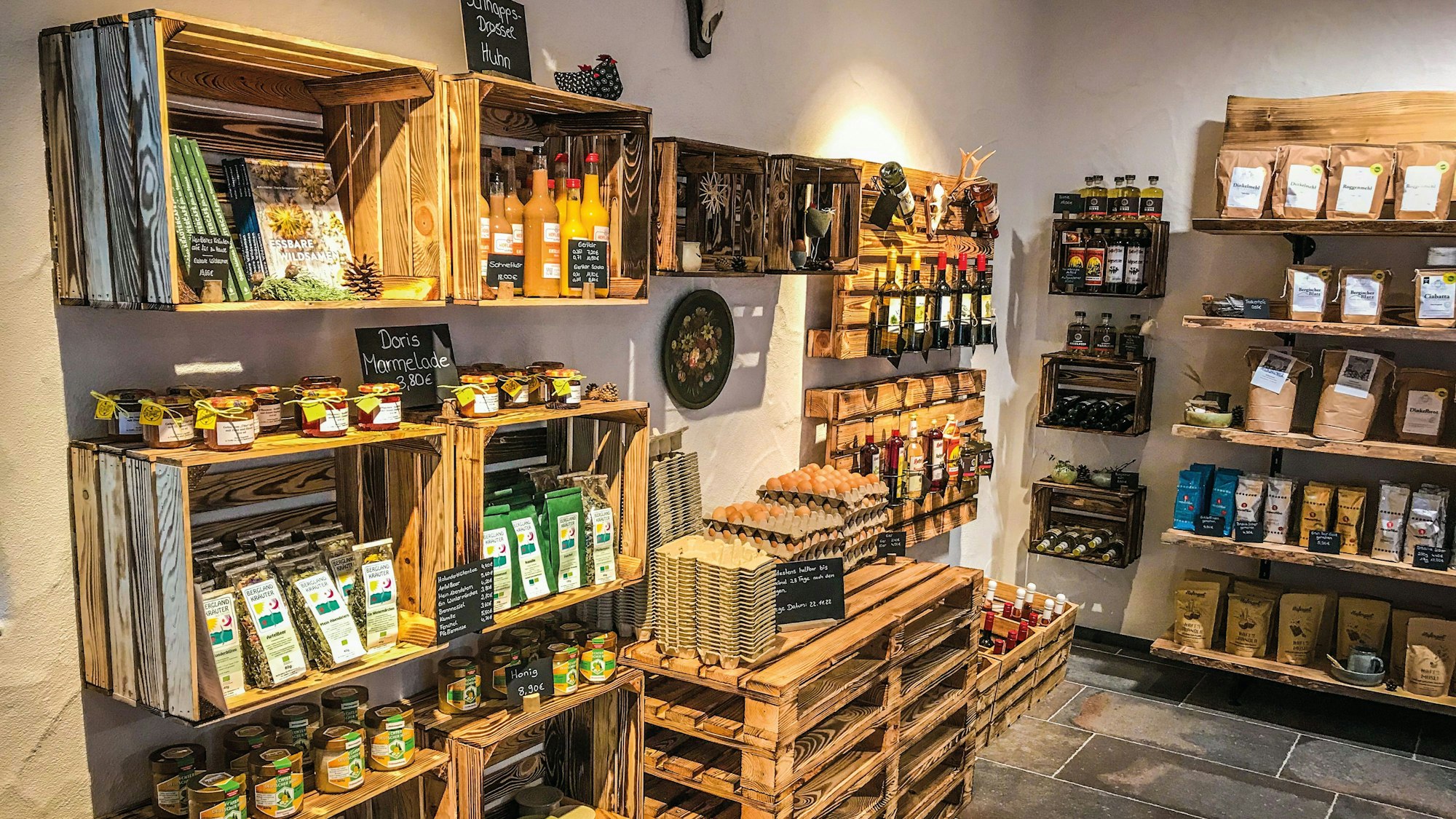 Eine Produktvielfalt im Hofladen.