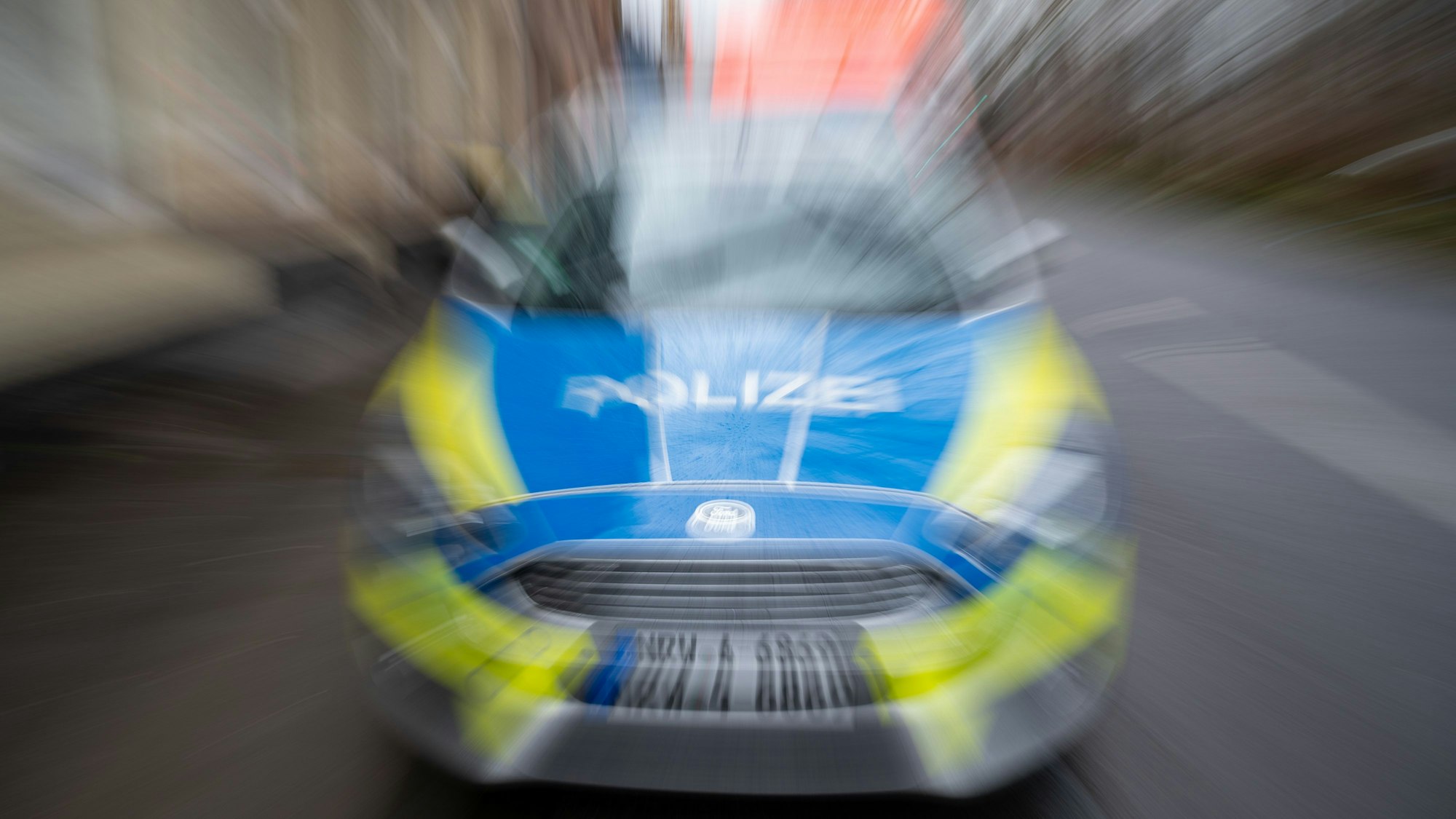 Ein Einsatzfahrzeug der Köln Polizei.